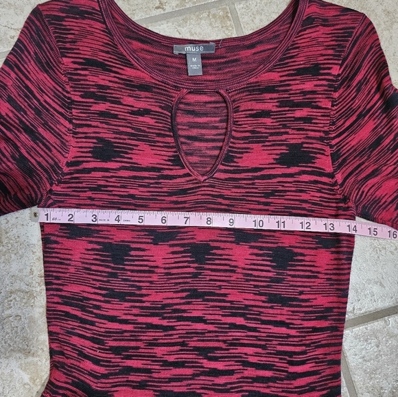 Muse Medium Red Black Grunge Fit Flare Midi Dress Textured Keyhole Rare Y2K Prep - Picture 6 of 7